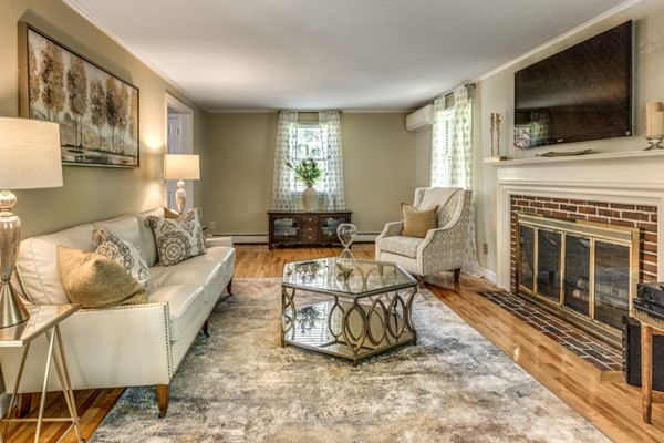 17 Edgemere Road Lynnfield, MA 01940 - Photo 11 of 29 Gallery Image 11