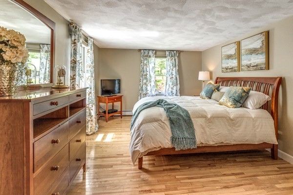 17 Edgemere Road Lynnfield, MA 01940 - Photo 18 of 29 Gallery Image 18