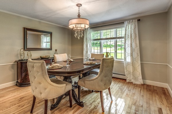 17 Edgemere Road Lynnfield, MA 01940 - Photo 8 of 29 Gallery Image 8