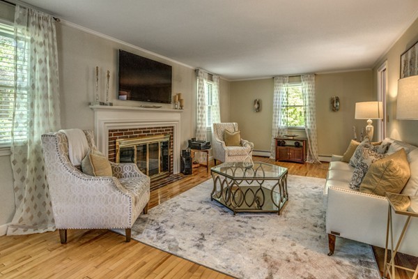 17 Edgemere Road Lynnfield, MA 01940 - Photo 9 of 29 Gallery Image 9