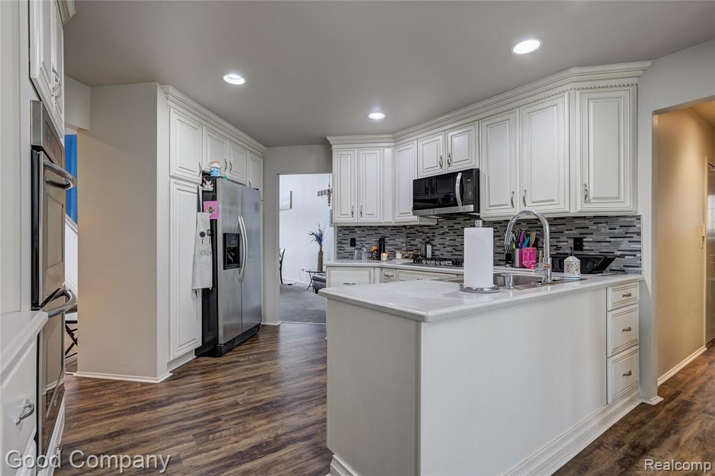 6255 Celeste Road West Bloomfield, MI 48322 - Photo 18 of 50