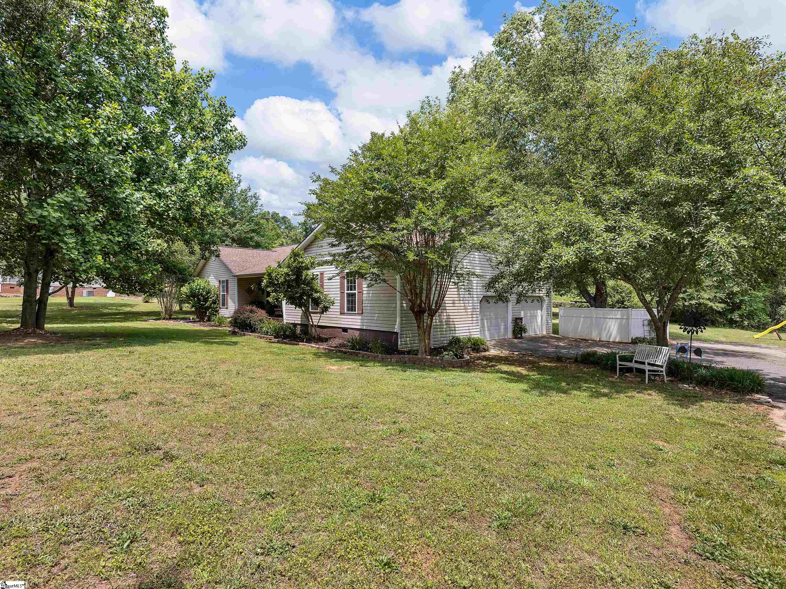 201 Bruce Road Inman, SC 29349 - Photo 3 of 36