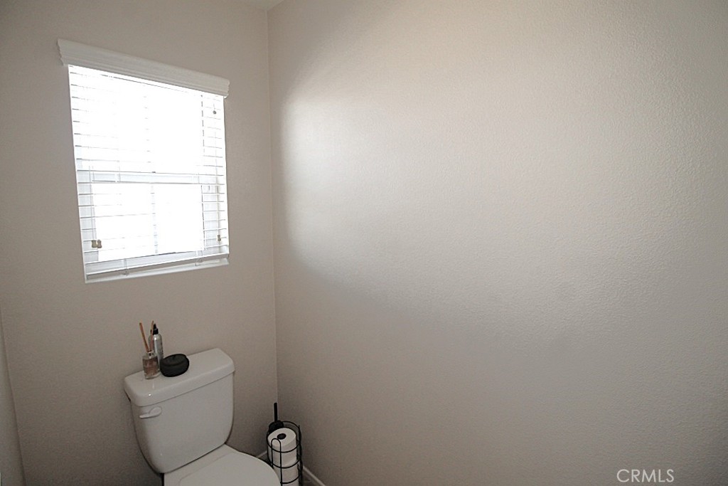 924 Condor Street Barstow, CA 92311 - Photo 41 of 52 a bathroom with a toilet