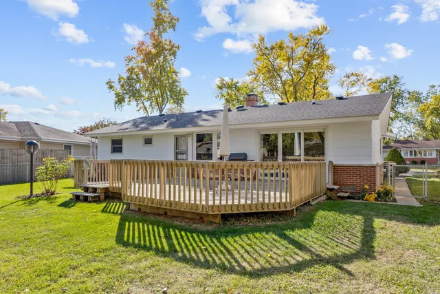 $359,900 | 522 Edgewood Lane, Elk Grove Village, IL 60007