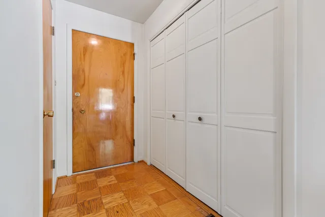 $359,900 | 522 Edgewood Lane, Elk Grove Village, IL 60007