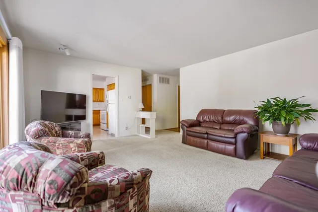 $359,900 | 522 Edgewood Lane, Elk Grove Village, IL 60007