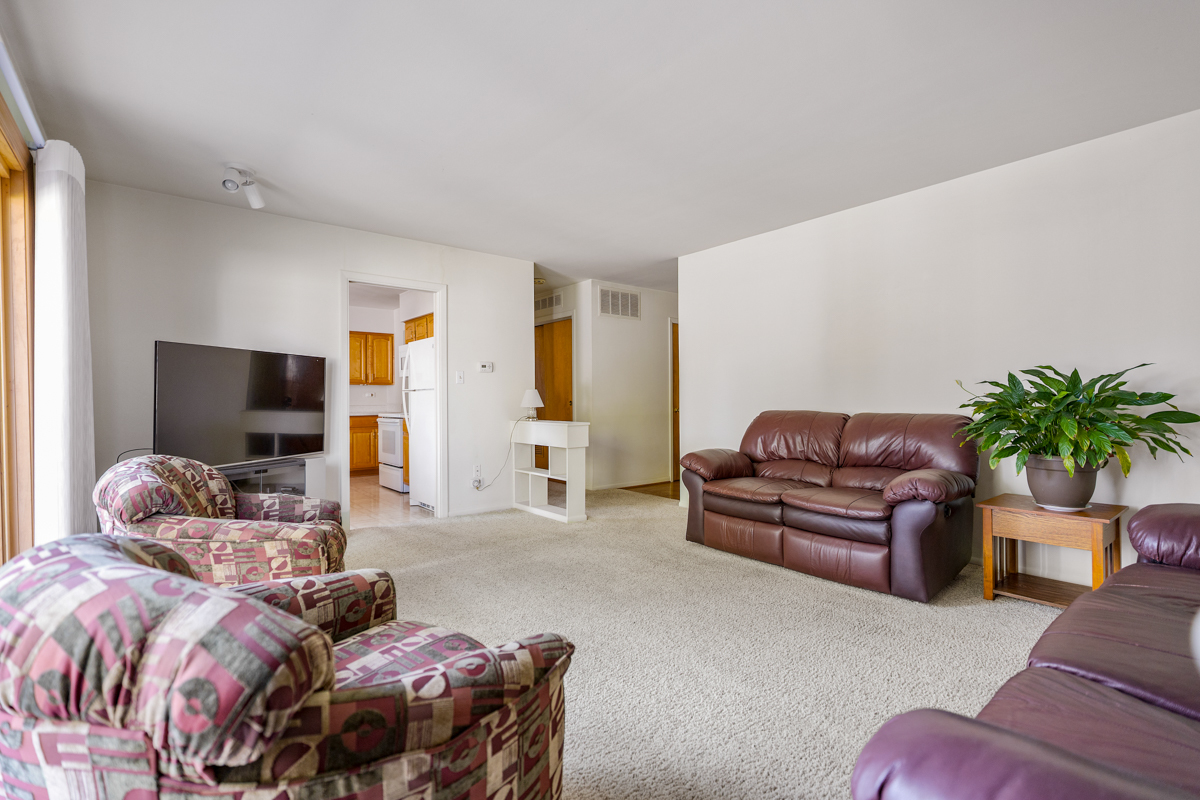 522 Edgewood Lane Elk Grove Village, IL 60007 - Photo 7 of 17