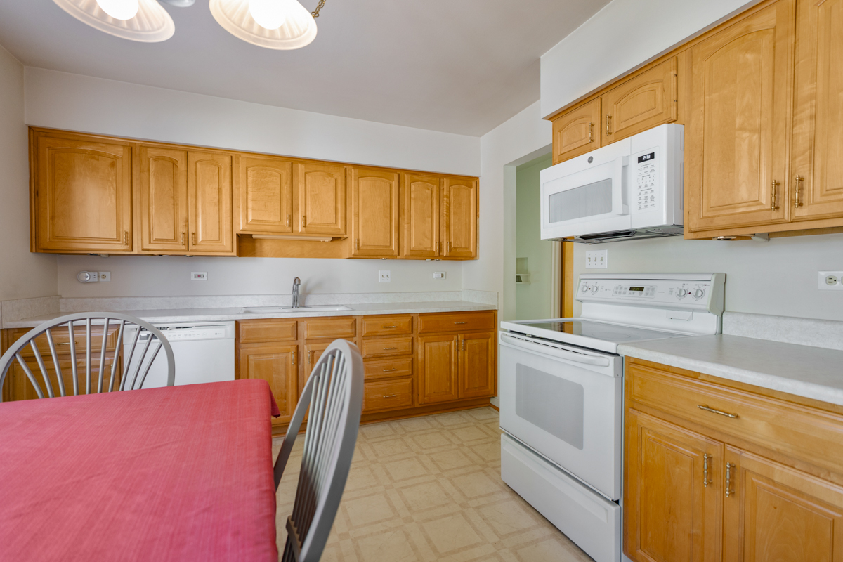 522 Edgewood Lane Elk Grove Village, IL 60007 - Photo 9 of 17