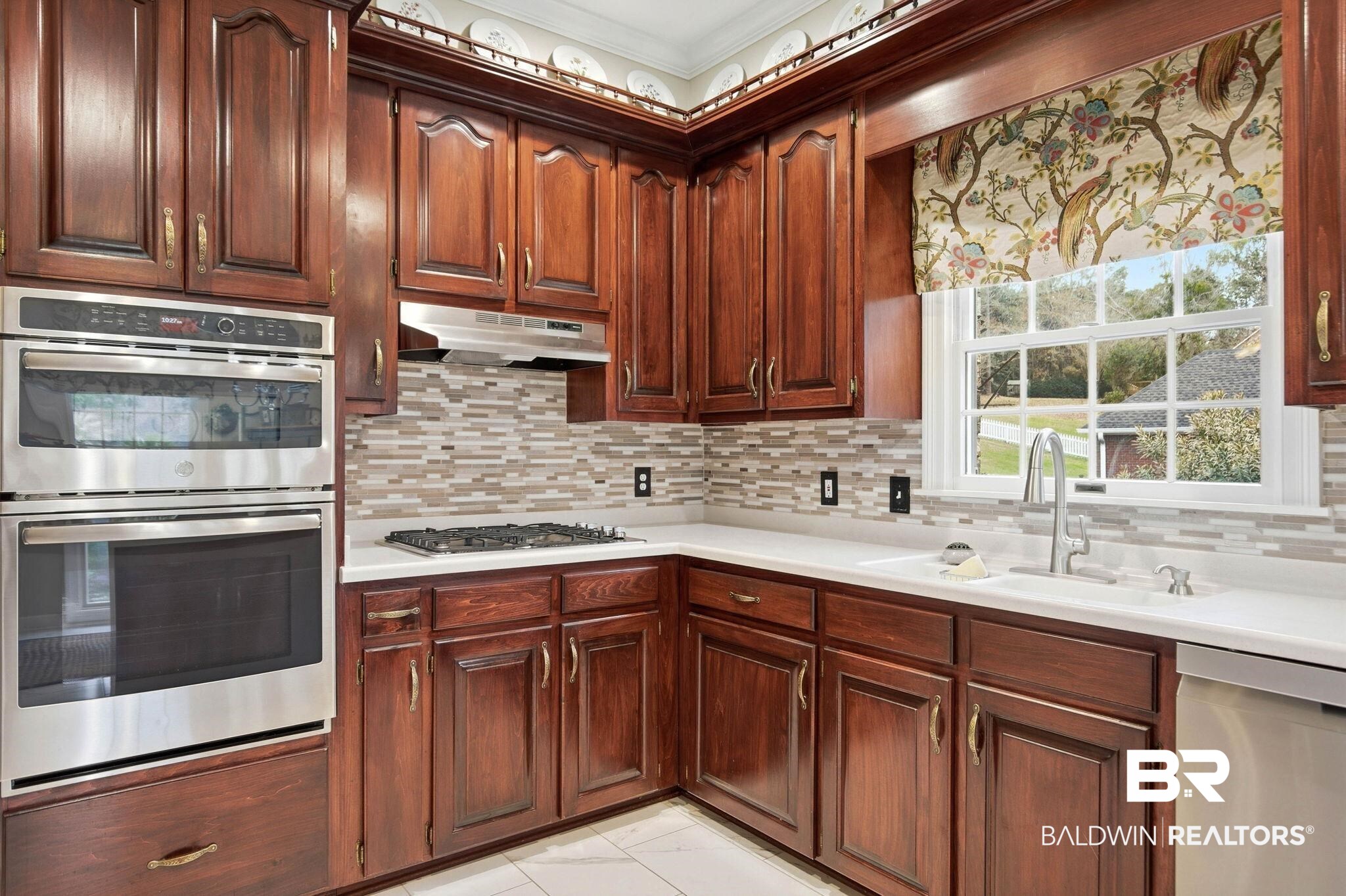 31515 Rhett Drive Spanish Fort, AL 36527 - Photo 17 of 100 This beautiful kitchen has plenty of prep space, corian countertops, a gas cooktop and stainless steel appliances. (Fridge and DW are brand new). The prep space measures 12' x 10' 6" and the eating area has a bay window and measures 13' 6" x 11' 8".