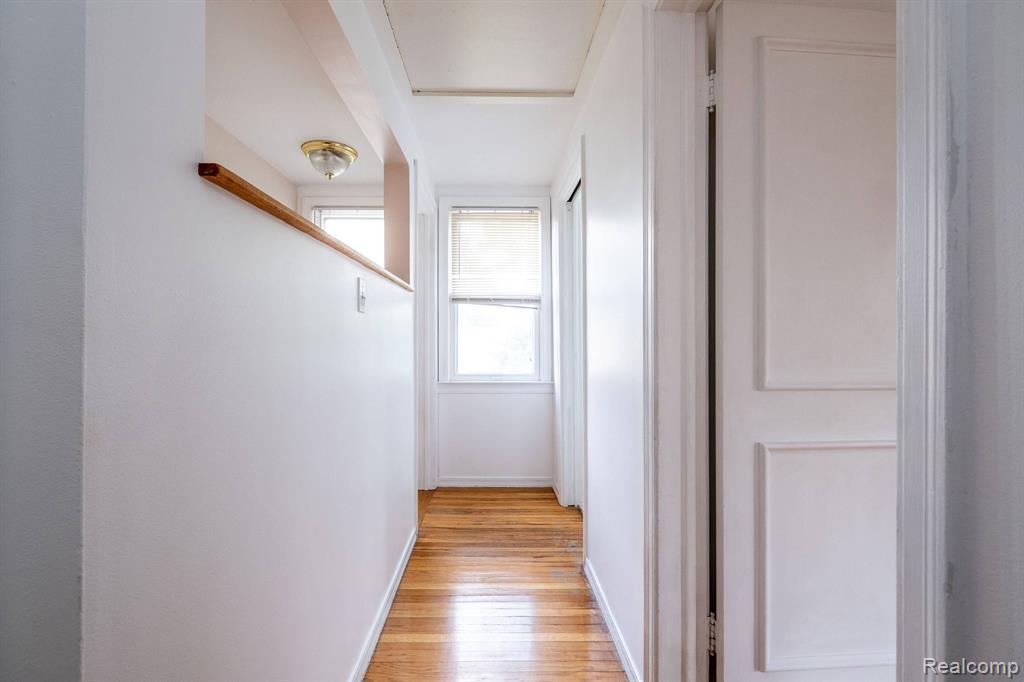 1776 Hampton Road Grosse Pointe Woods, MI 48236 - Photo 28 of 45