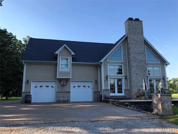 $349,900 | 9 Teal Drive, Carlyle, IL 62231