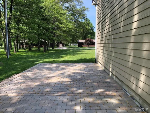 $349,900 | 9 Teal Drive, Carlyle, IL 62231