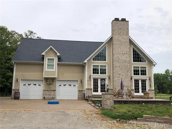 $349,900 | 9 Teal Drive, Carlyle, IL 62231