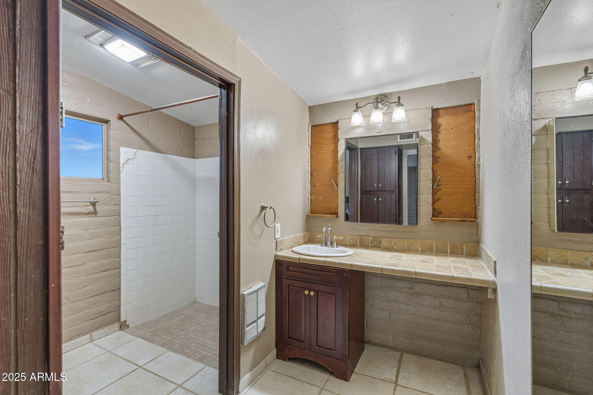 3036 West Williams Road Benson, AZ 85602 - Photo 17 of 50 Primary Bathroom