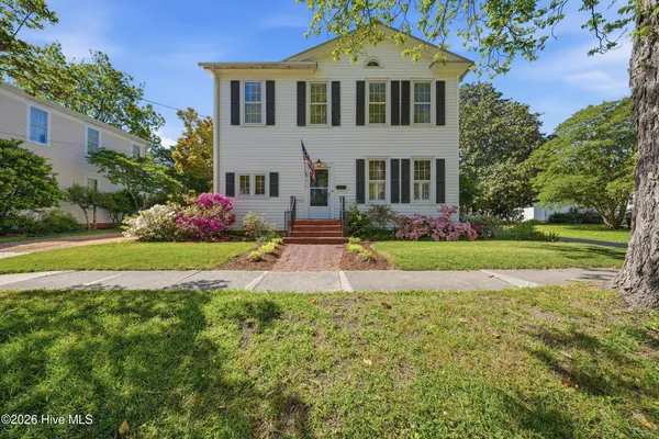 $395,000 | 215 West Queen Street, Edenton, NC 27932