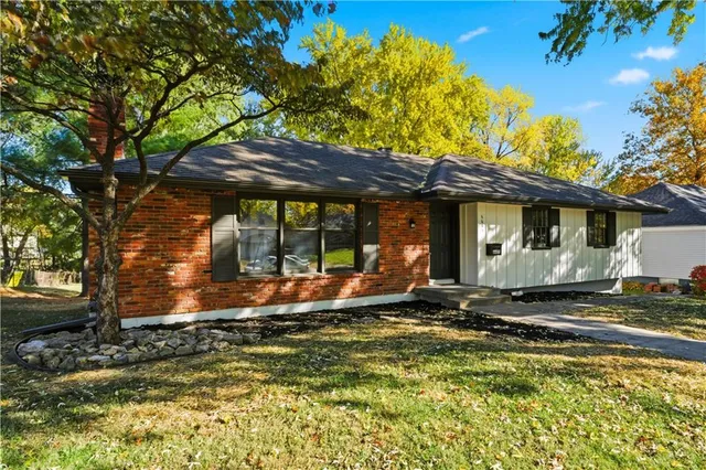 $320,000 | 6605 North Agnes Avenue, Gladstone, MO 64119