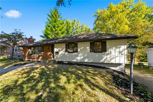 $320,000 | 6605 North Agnes Avenue, Gladstone, MO 64119