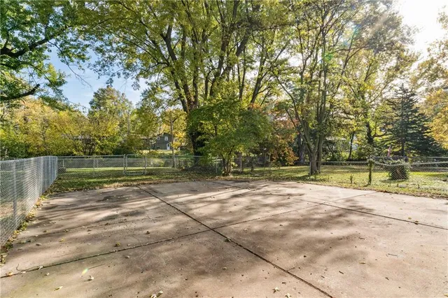 $320,000 | 6605 North Agnes Avenue, Gladstone, MO 64119