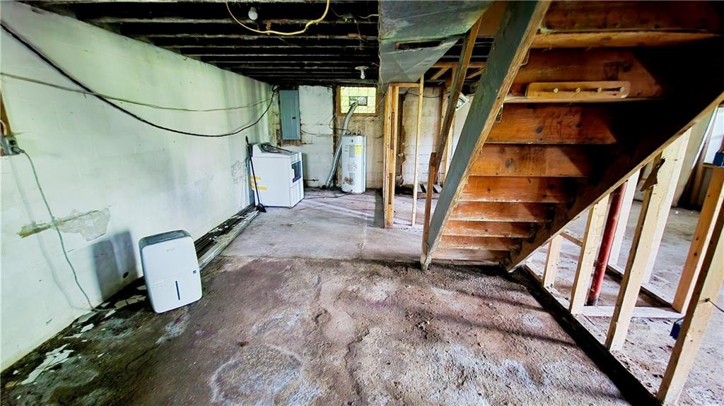 278 Aley Hill Road Beaver Falls, PA 15010 - Photo 29 of 39 a view of an entryway