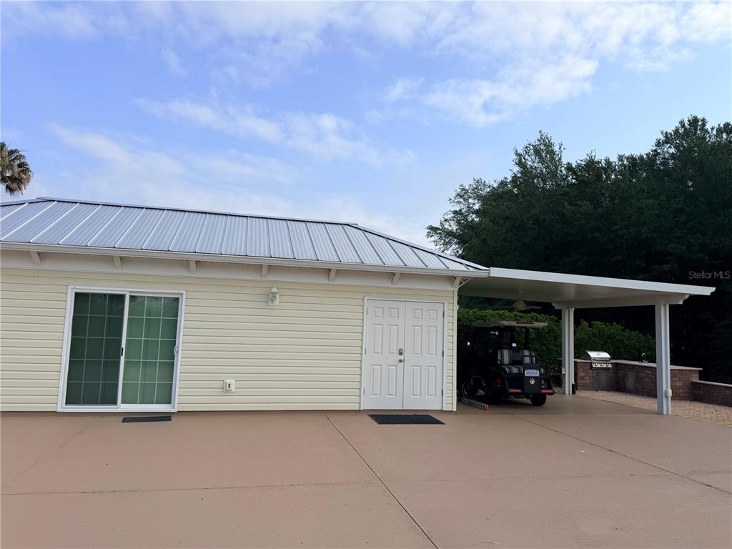 9465 Southeast 47th Way Webster, FL 33597 - Photo 4 of 32