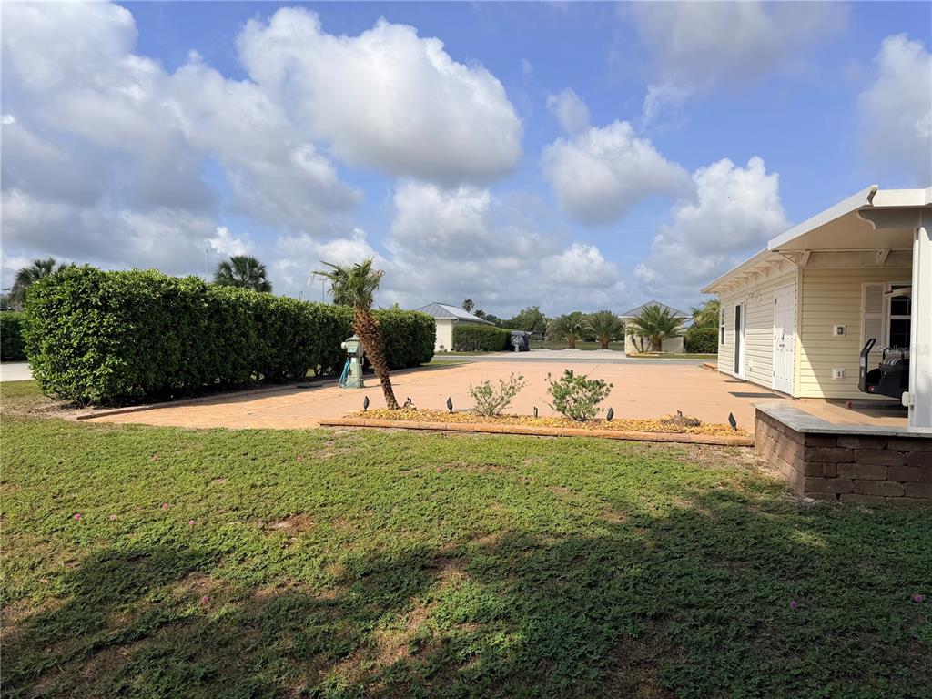 9465 Southeast 47th Way Webster, FL 33597 - Photo 10 of 32 a swimming pool with an outdoor seating