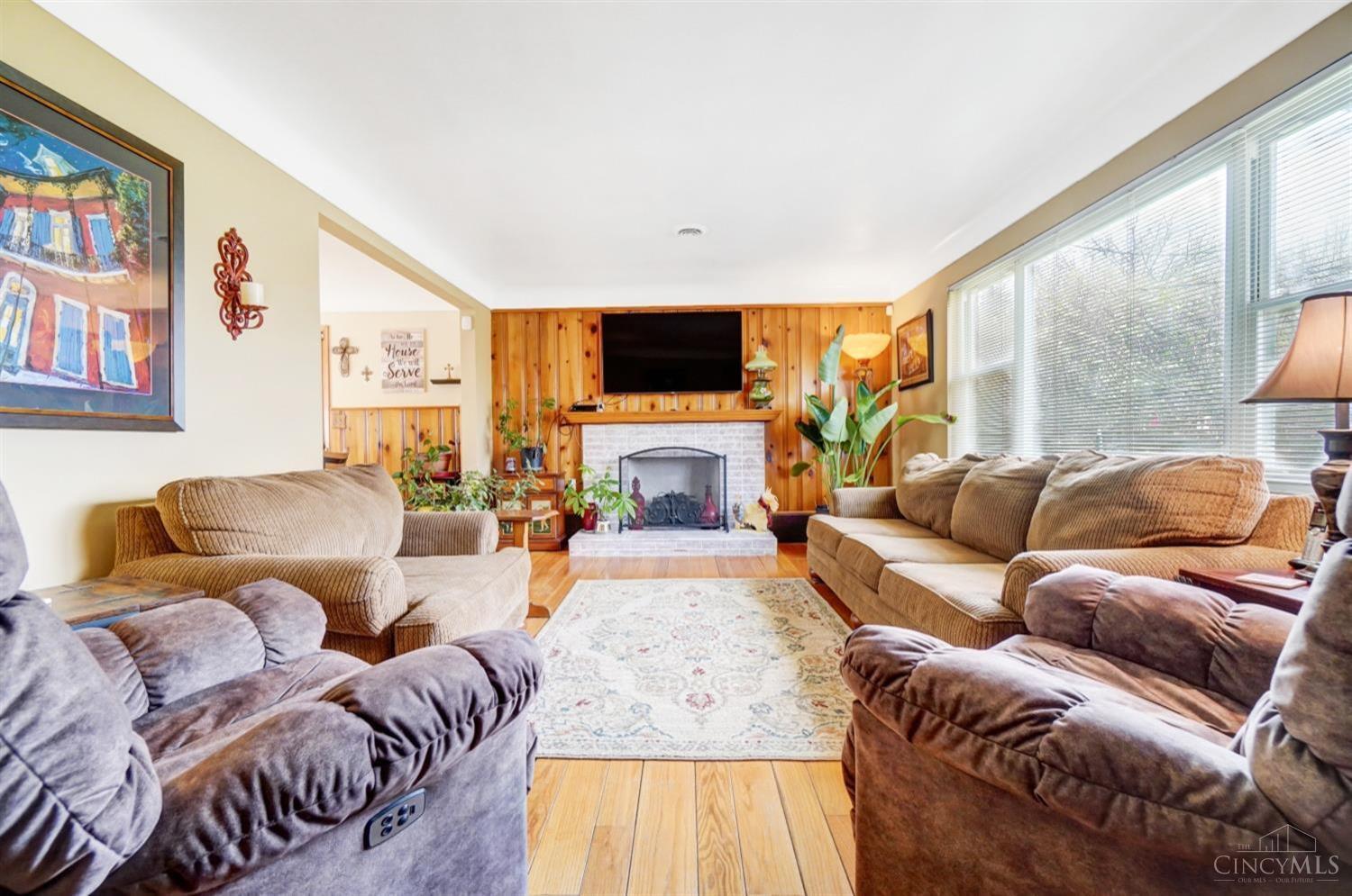 8986 Livingston Road Cincinnati, OH 45251 - Photo 6 of 35 Gallery Image 6