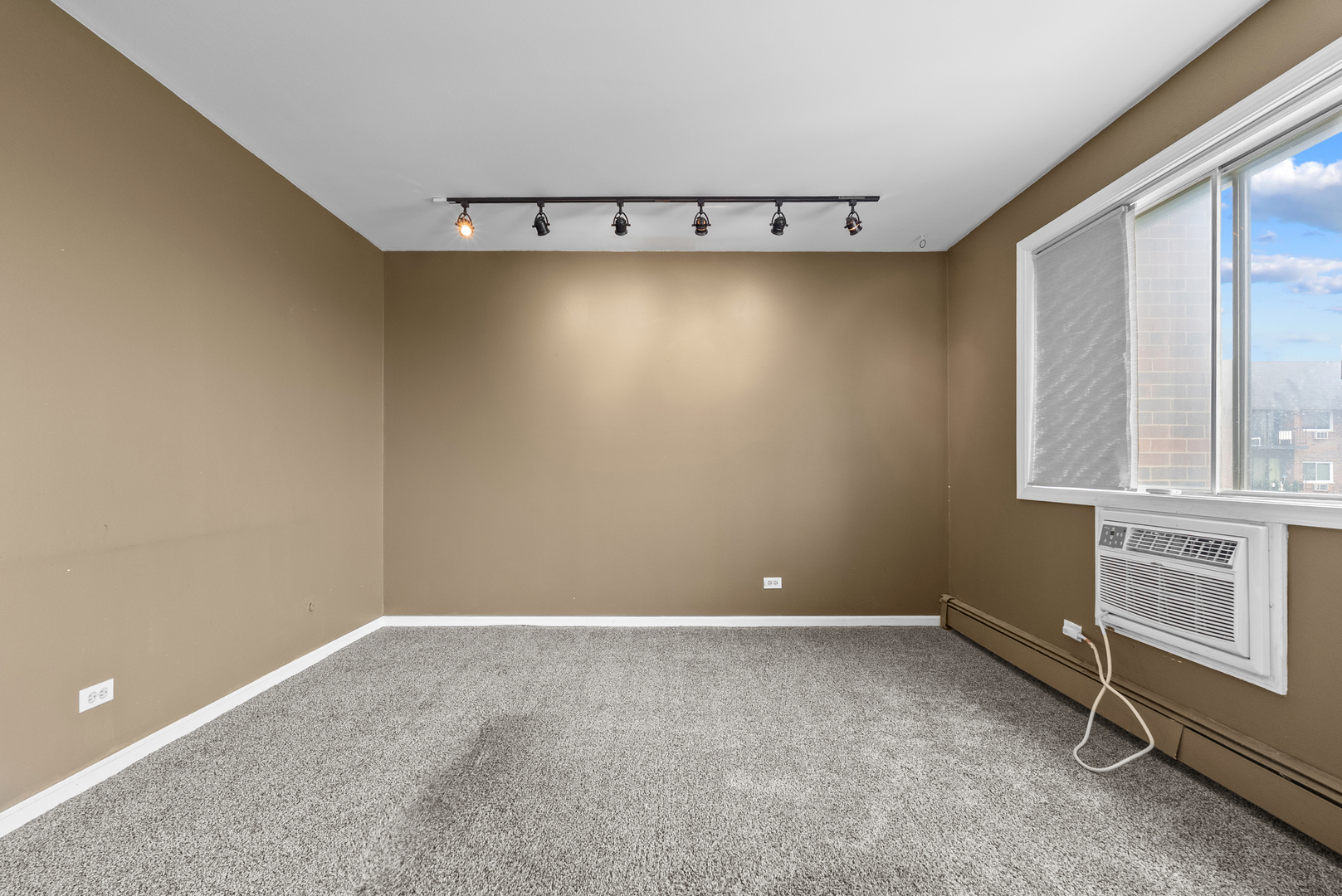 4711 St Joseph Creek Road, Unit 4H Lisle, IL 60532 - Photo 11 of 20 Gallery Image 11