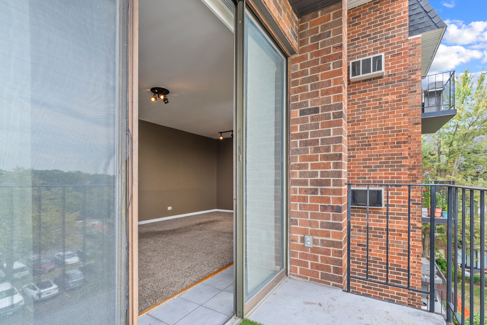 4711 St Joseph Creek Road, Unit 4H Lisle, IL 60532 - Photo 9 of 20 Gallery Image 9