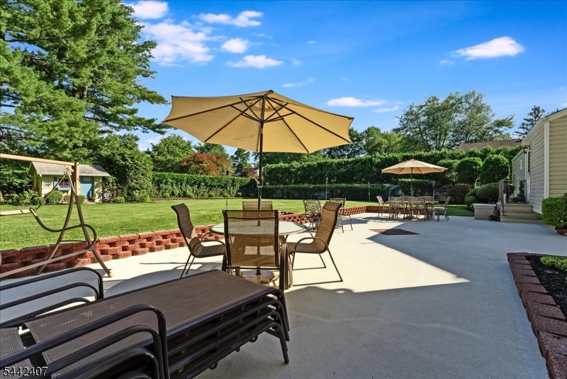 8 Alyson Drive Fairfield, NJ 07004 - Photo 26 of 34