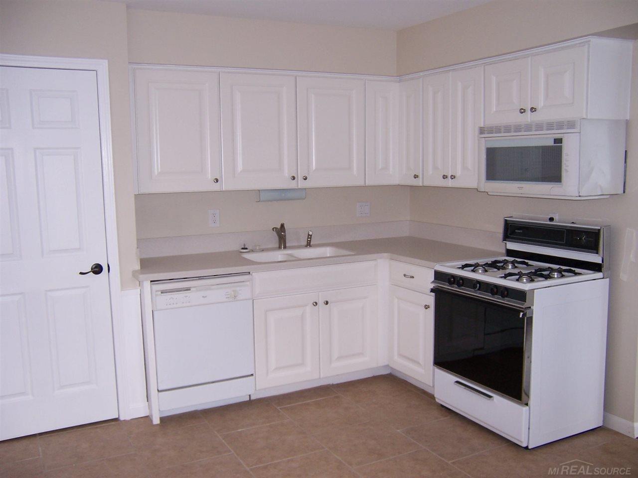 1375 East 14 Mile Road Birmingham, MI 48009 - Photo 3 of 11 31326419-2.JPG