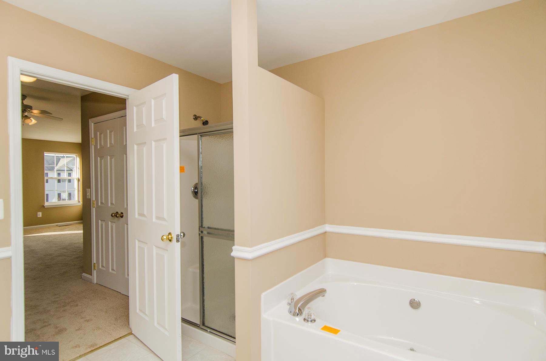 4034 Cutty Sark Road Baltimore, MD 21220 - Photo 22 of 30 a bathroom with a bathtub