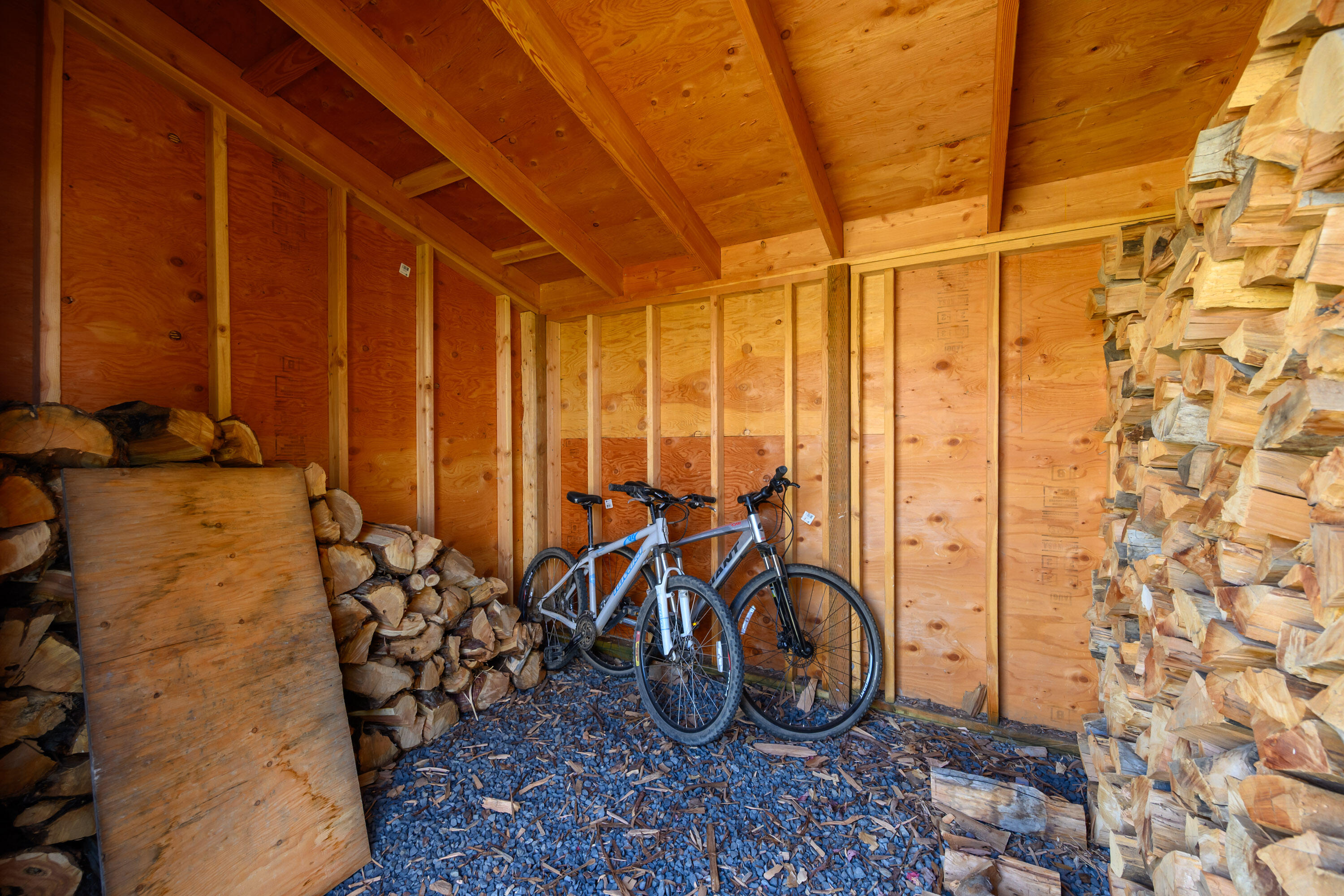 66360 Jericho Road Bend, OR 97703 - Photo 69 of 100 a view of a room with gym equipment