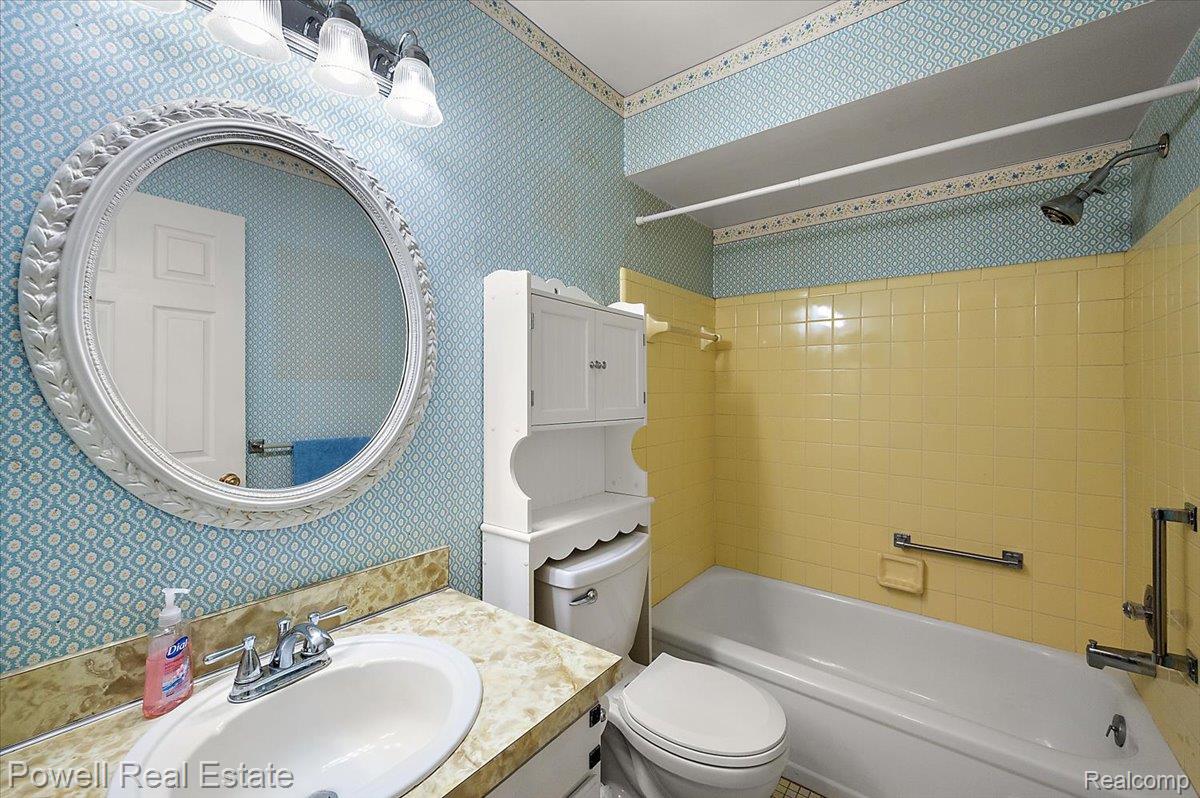 1938 Allenway Court Rochester, MI 48309 - Photo 23 of 39 First floor bathroom. (1 of 2)