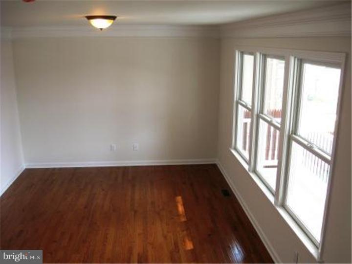 321 Bem Street Riverside, NJ 08075 - Photo 18 of 21 Living Room