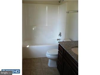 321 Bem Street Riverside, NJ 08075 - Photo 5 of 21 Bathroom