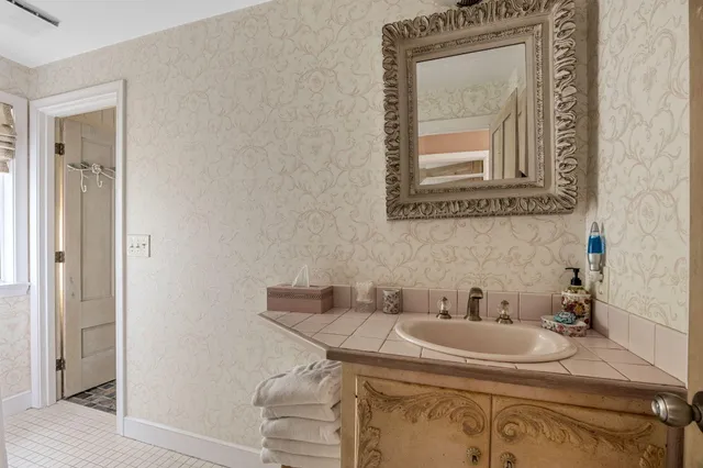 a picture of a black and white photo