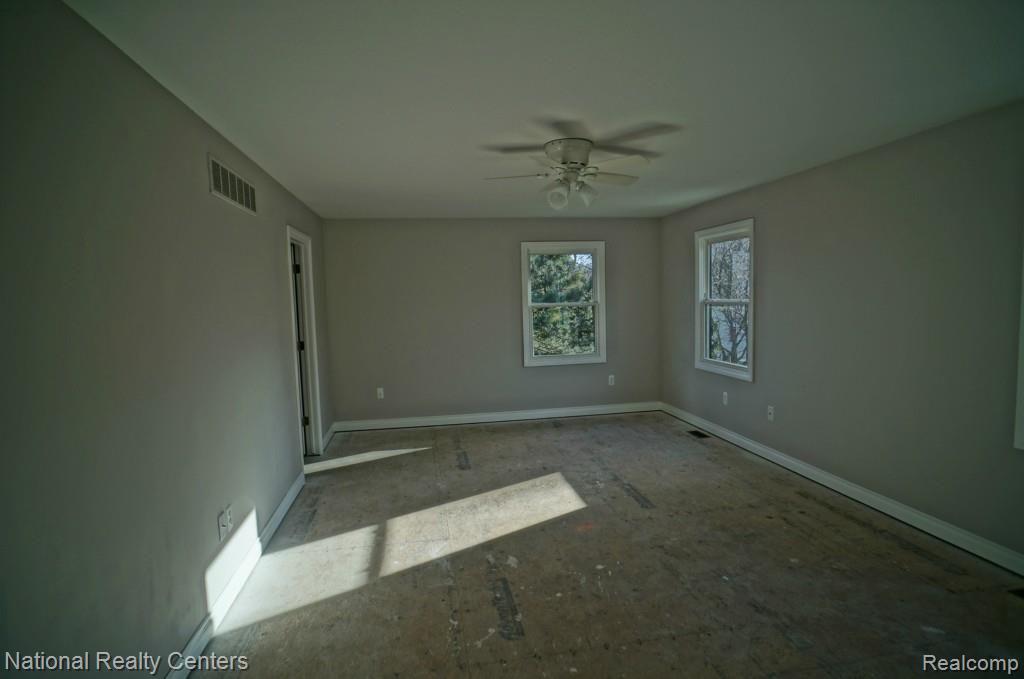 305 South Castell Avenue Rochester, MI 48307 - Photo 14 of 19 Master Bedroom.jpg