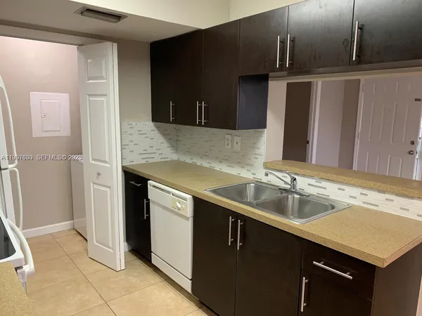 $1,950 | 3932 Northwest 87th Avenue, Unit 3932, Sunrise, FL 33351