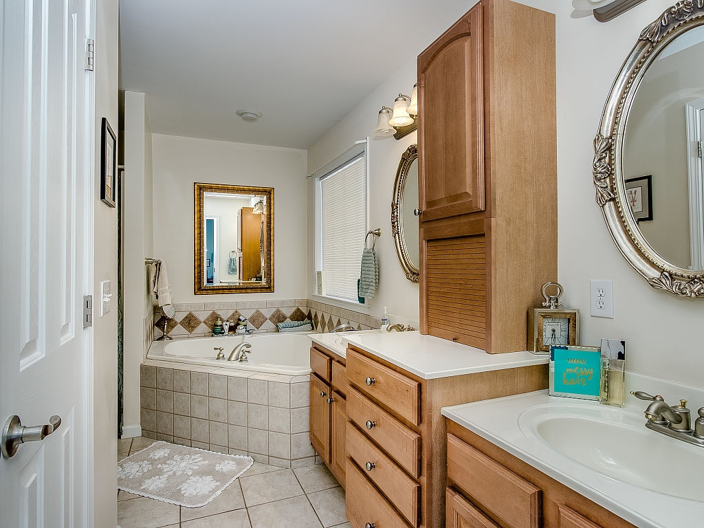 419 Leesburg Road Telford, TN 37690 - Photo 29 of 34 Large Master Bath