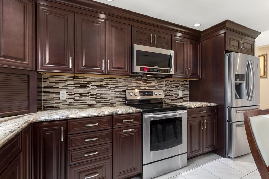 54 Joey Road Revere, MA 02151 - Photo 4 of 38 Gallery Image 4