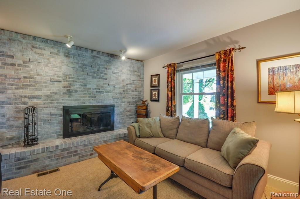 11498 Oak Grove Road Howell, MI 48855 - Photo 16 of 37 DSC_0061.jpg