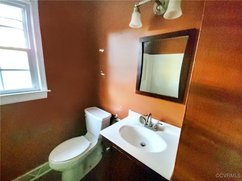 15604 Exter Mill Road Chesterfield, VA 23838 - Photo 15 of 22 a bathroom with a toilet sink and mirror