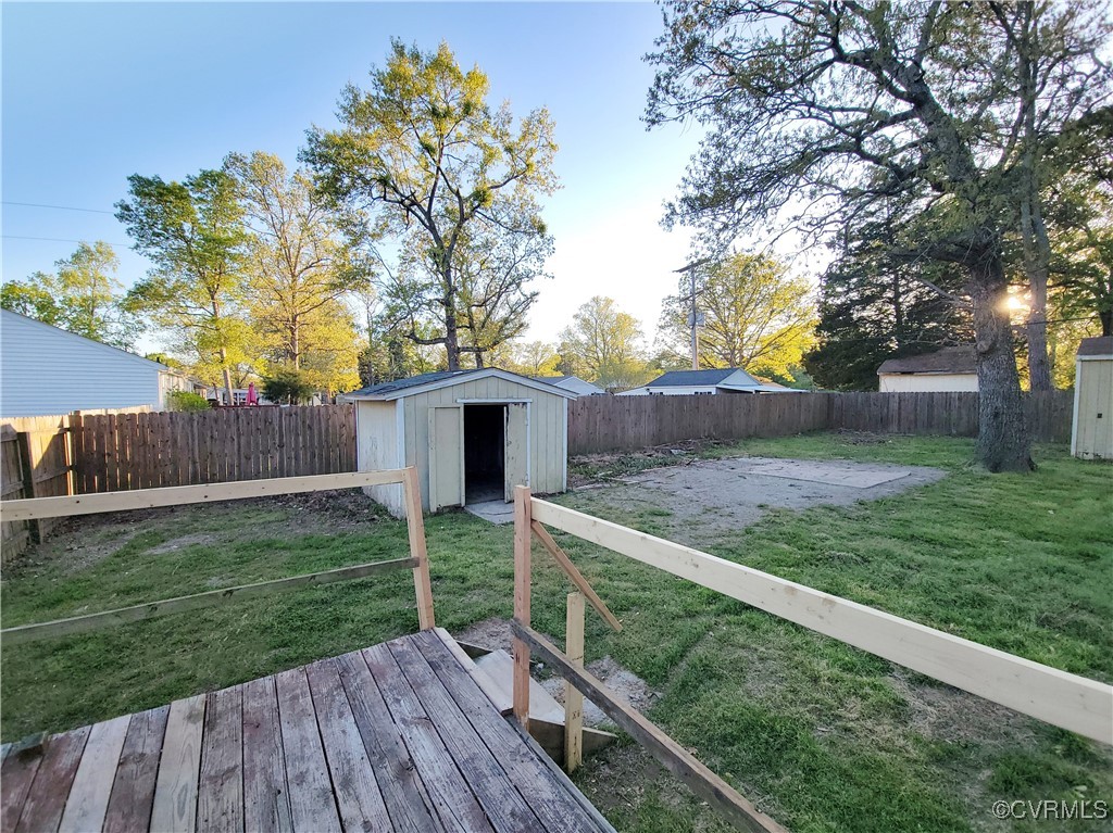 15604 Exter Mill Road Chesterfield, VA 23838 - Photo 8 of 22 a view of a backyard with wooden fence