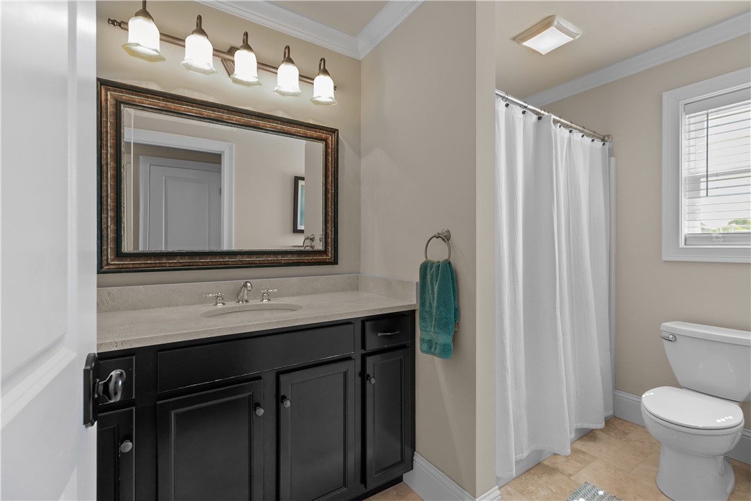 5 Lowndes Street Newport, RI 02840 - Photo 28 of 40 2nd floor full shared bath