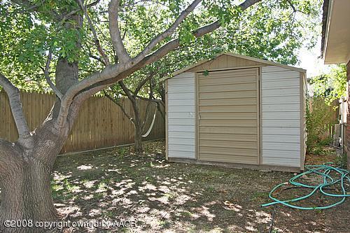 7005 Bayswater Road Amarillo, TX 79109 - Photo 4 of 13 Storage Building