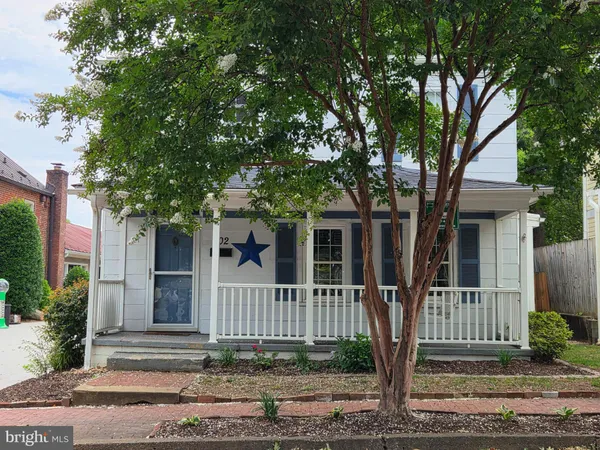 $1,800 | 102 Frederick Street, Fredericksburg, VA 22401