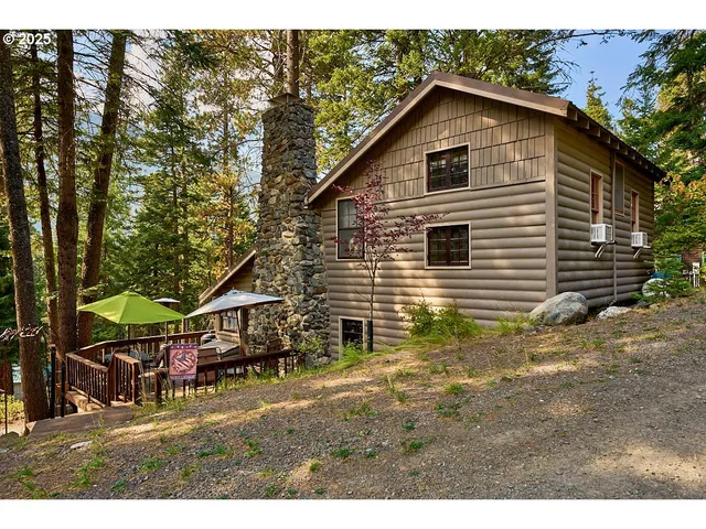 a view of an house with backyard space and balcony