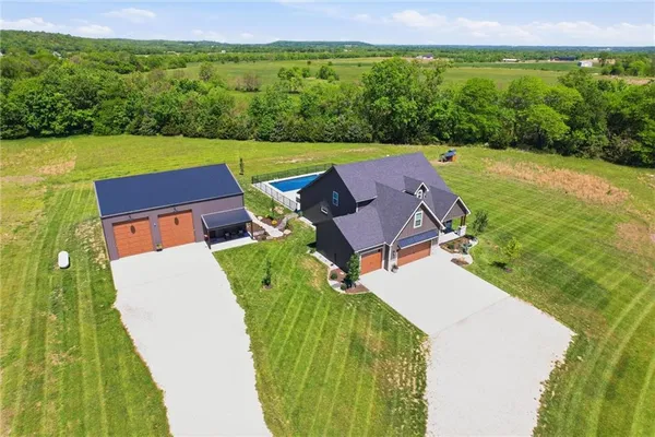 $1,295,000 | 20143 Tonganoxie Drive, Tonganoxie, KS 66086