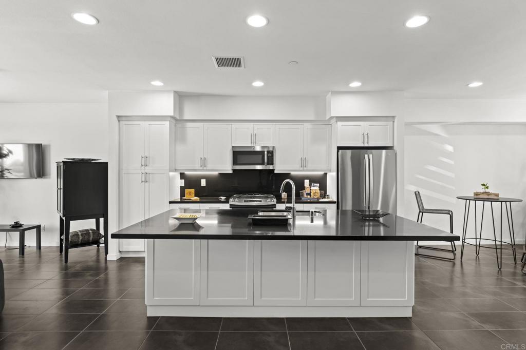 2563 State Street Carlsbad, CA 92008 - Photo 5 of 57