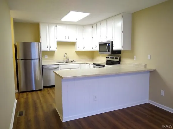 $1,500 | 1111 Carnaby East, Bloomington, IN 47401